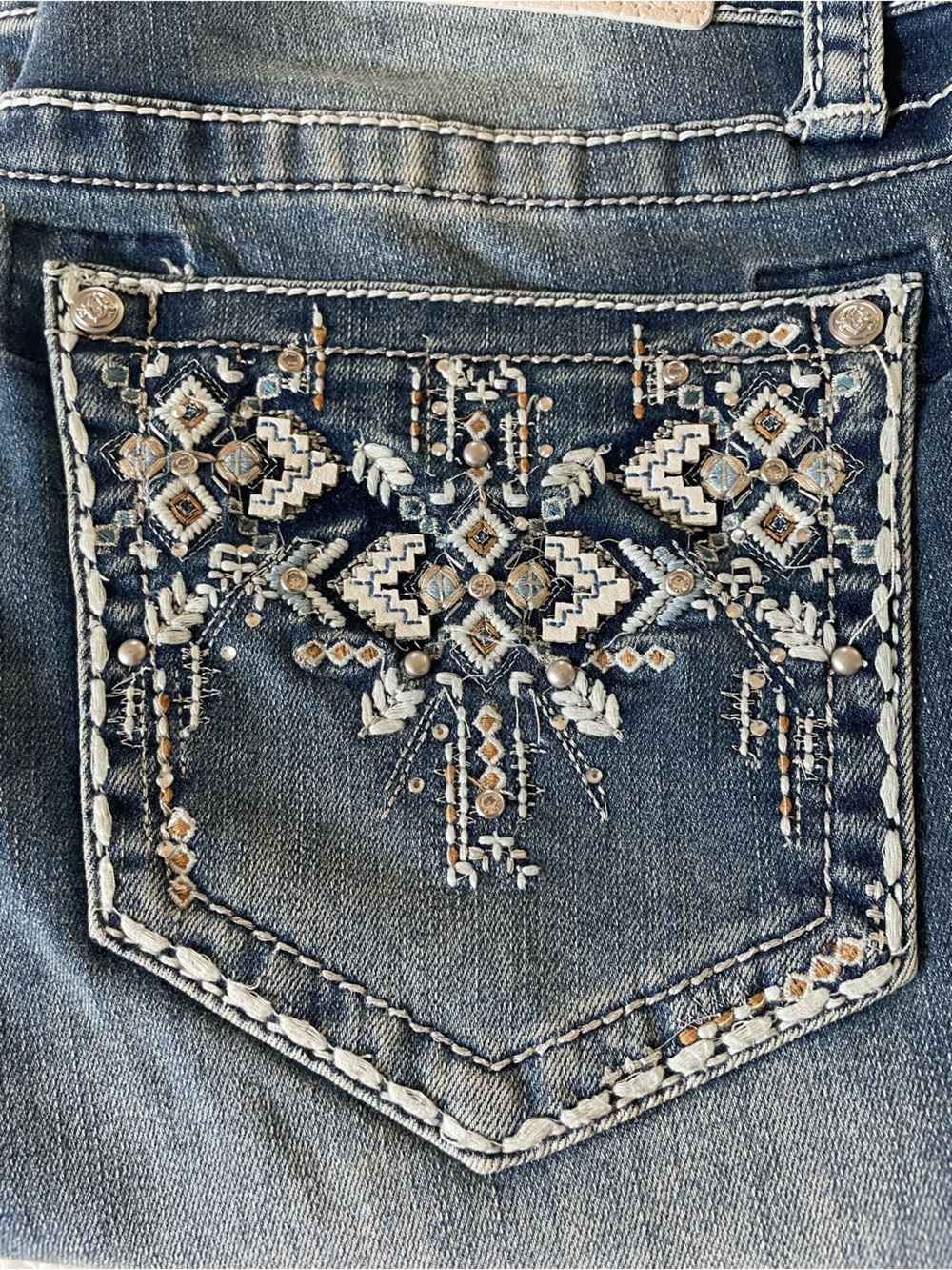 NWT Grace in LA Tribal Aztec Embroidered Easy Fit Bootcut Jeans Size 29 Western - Picture 4 of 8